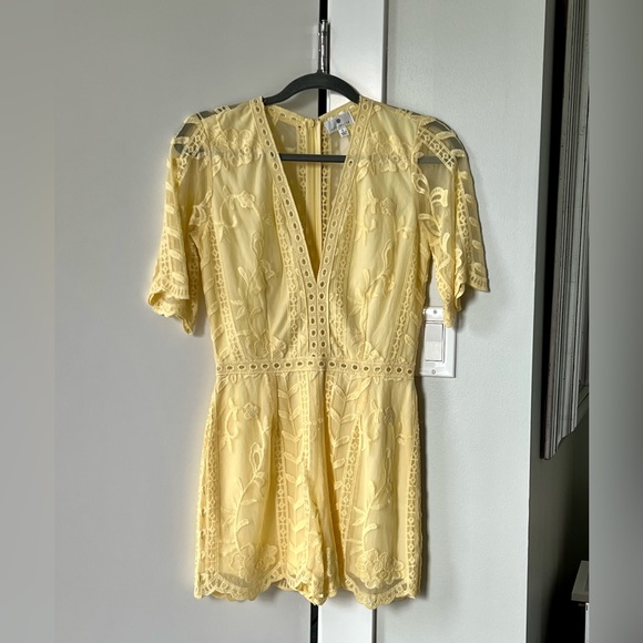 Yellow lace romper , only tried it  on but never worn it out - Picture 4 of 4
